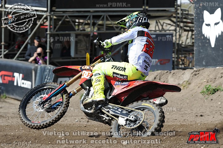 ROB_4390 (Copy).JPG